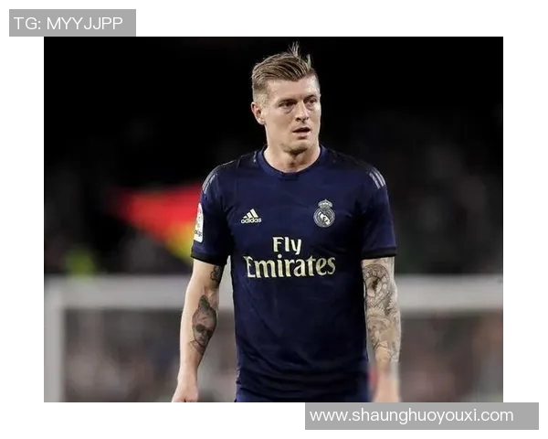 克罗斯在足球世界的影响力与成就分析：从天才少年到传奇中场的成长之路